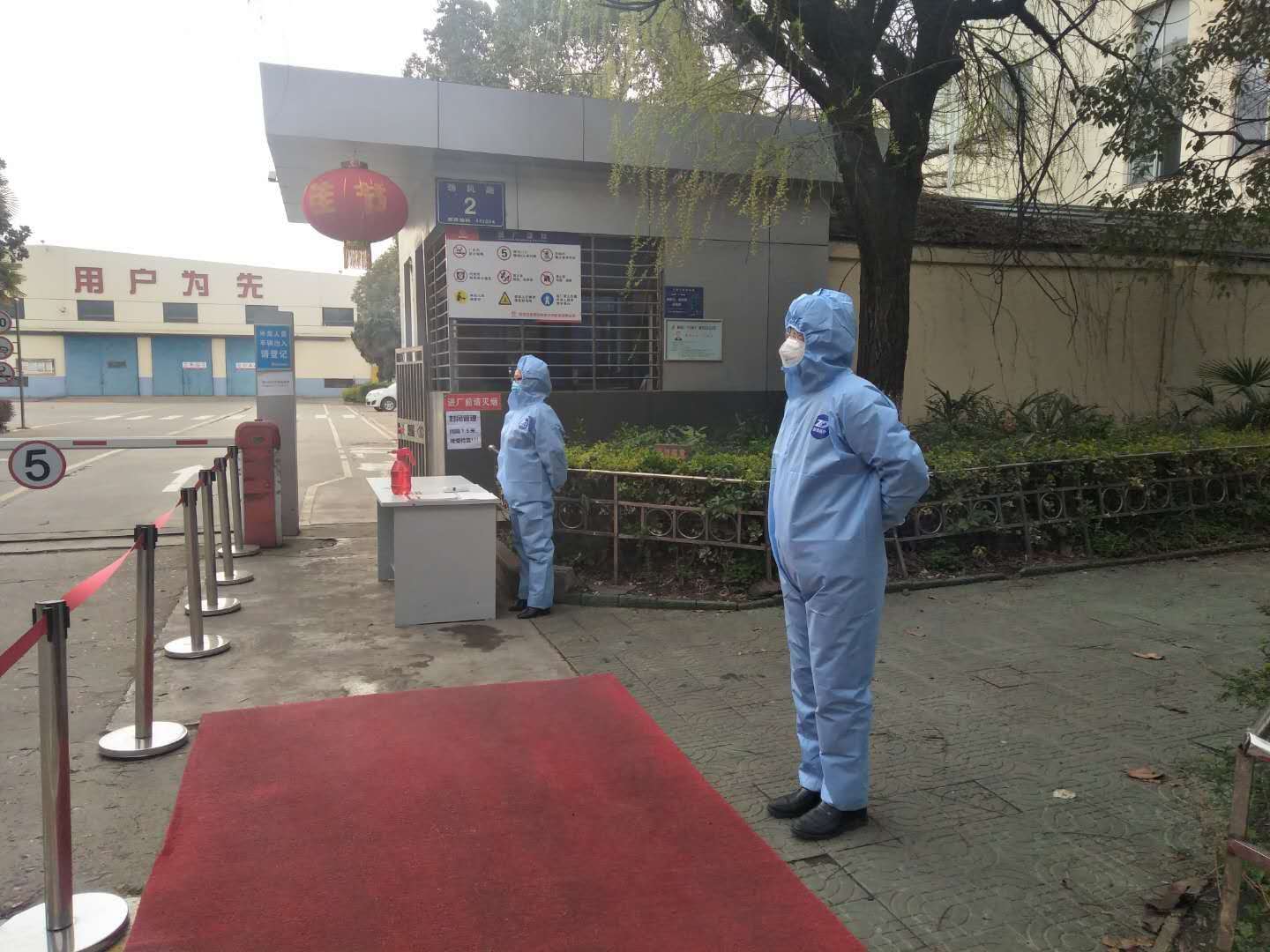 2020年疫情期間，湖北獵鷹保安公司疫情防控現(xiàn)場(chǎng)