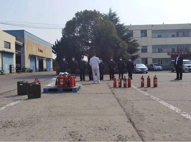 獵鷹保安公司積極組織，開展消防實(shí)戰(zhàn)演練，防患于未“燃”