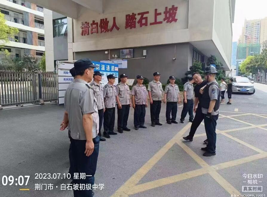 獵鷹防暴演練進(jìn)校園，筑起安全線