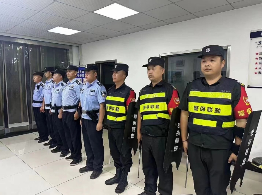 【警保聯(lián)勤】巡邏途中遇車禍，警保合力共救援